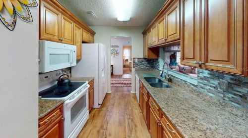 10612 Springwood Dr, Port Richey, FL 34668-3046