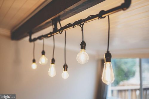 5637 Fenwick Dr, Alexandria VA 22303-1524 exterior