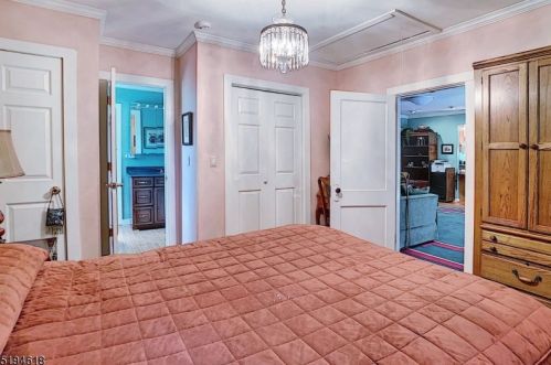 22 Cedar Lk, Parsippany NJ 07834-1805 exterior