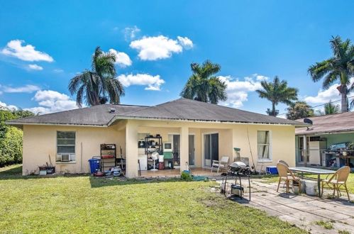 5305 Warren St, Naples FL 34113-8746 exterior