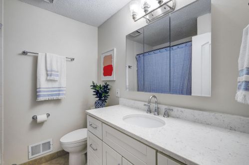 597 Holly Ave, Saint Paul MN 55102-2209 exterior