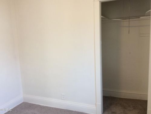 210 Hackley Ave, Meskegon MI 49444-1060 exterior