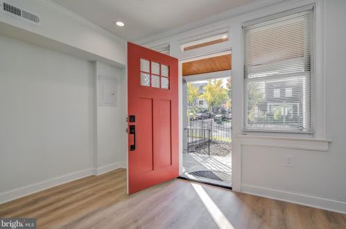 1642 L St, Washington DC  20002-3020 exterior