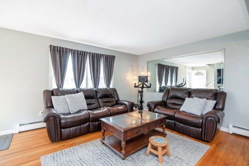 65 Arthur St, Springfield, MA 01104-2218