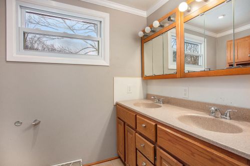 2161 Holliday Dr, Wyoming MI exterior