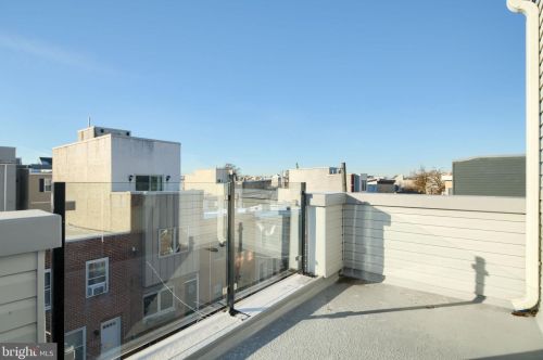 1827 Manton St, Philadelphia PA 19146-2923 exterior