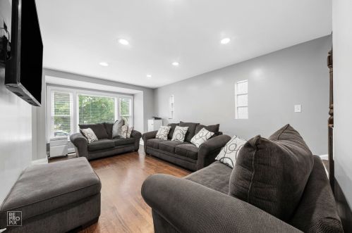 3912 59th Pl, Chicago, IL 60629-4522