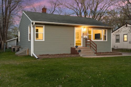 851 7th Ave, Saint Paul, MN 55112-2715