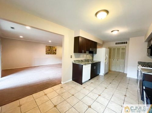 410 Edison Glen Ter, Edison NJ  08837-2925 exterior