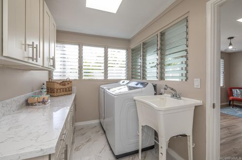 3481 Ala Akulikuli St, Honolulu HI 96818-2220 exterior