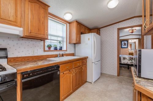 8 Rex Dr, Concord NH 03303-4166 exterior