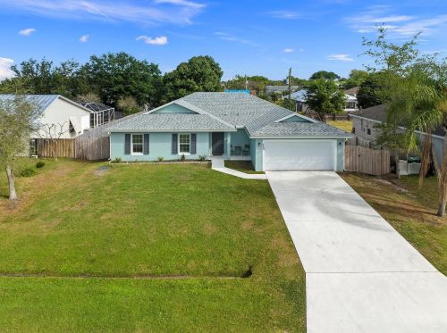 469 Dolores Ave, Fort Pierce, FL 34983-1938