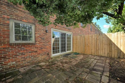 174 Jamestown Dr, Pittsburgh PA 15216-1021 exterior