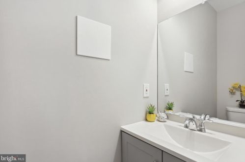 1818 L St, Washington DC 20002-3024 exterior