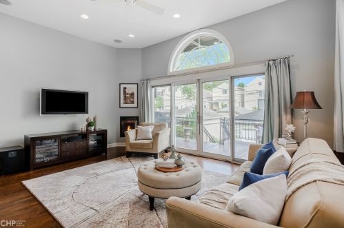 1512 Oakdale Ave, Chicago IL 60657-4011 exterior