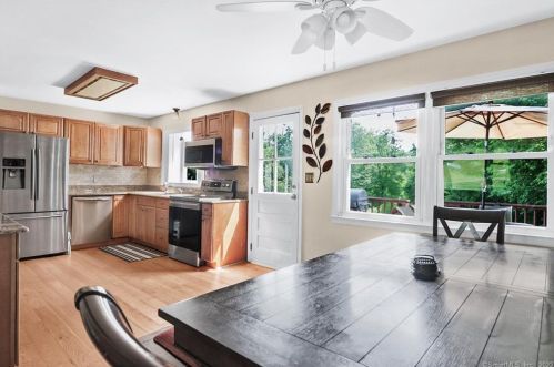 8 Forbell Dr, Norwalk, CT 06850-1420