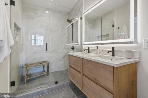 1733 Independence Ave, Washington DC  20003-1637 exterior