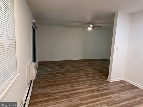 211 Garnet Dr, Burlington NJ 08016-4713 exterior