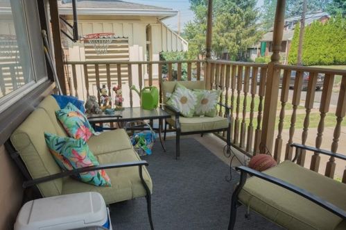 1226 Pocono St, Pittsburgh, PA 15218-1112