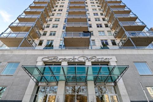 1313 Franklin Pl, Milwaukee WI  53202-2980 exterior