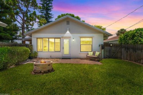 700 102 Ave, Naples FL 34108-3214 exterior