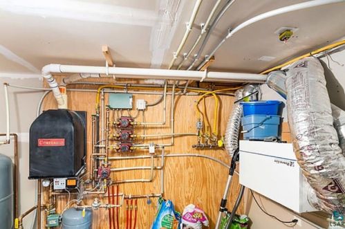 227 7th St, Duluth MN 55805-1240 exterior