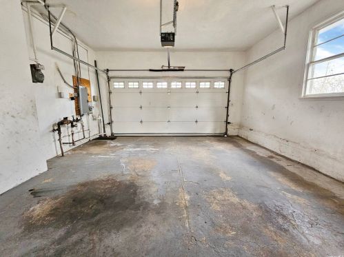 34 Del Rey Dr, Mount Vernon NY 10552-1306 exterior