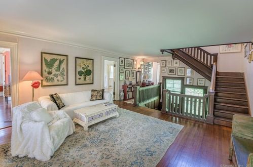 212 Main St, Ridgefield CT 06877-4922 exterior