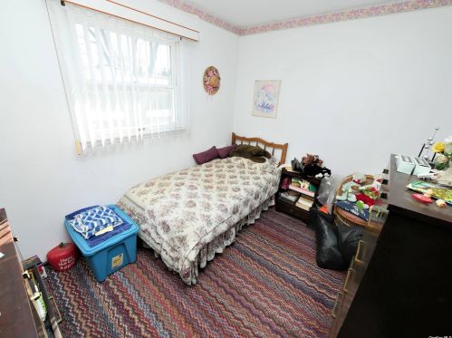 3 Greenfield Ln, Commack NY 11725-1414 exterior