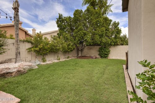 2702 Amberwood Dr, Phoenix AZ  85045-4208 exterior