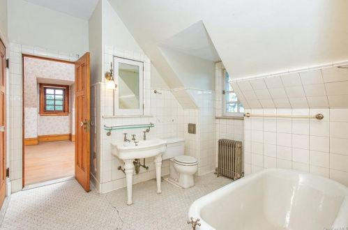 330 Columbus Ave, Mount Vernon NY 10550-4713 exterior