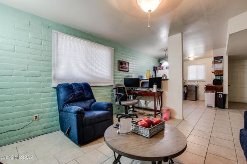 5040 17 St, Tucson AZ 85719-6766 exterior