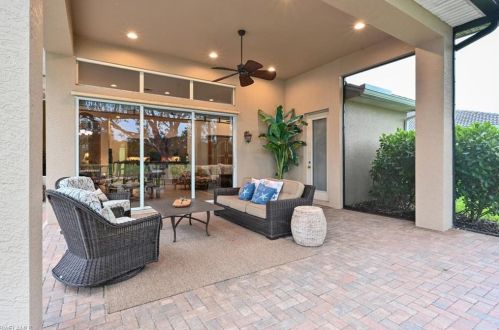 5092 Cerromar Dr, Naples FL 34112-7919 exterior