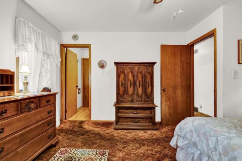 6944 61, Milwaukee WI 53223-5404 exterior