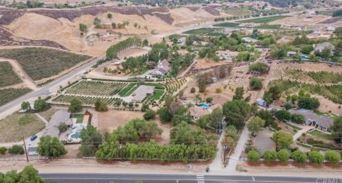 38325 De Portola Rd, Temecula CA 92592-8984 exterior