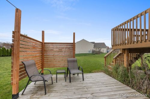 264 Lloyd Ct, Middlevle MI  49333-8116 exterior