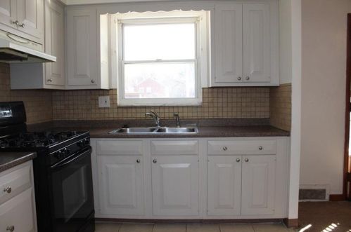 2023 Palm Ave, Pittsburgh PA 15235-1550 exterior