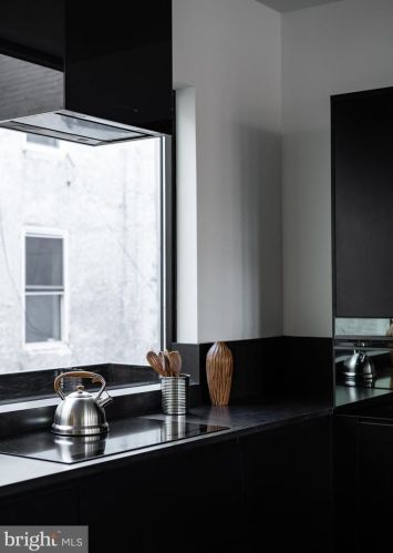 1355 Kater St, Philadelphia PA 19147-1817 exterior