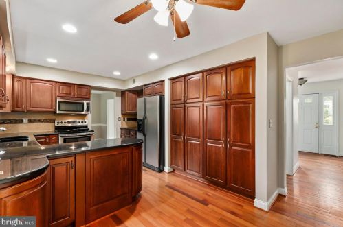 17032 Flatwood Dr, Rockville MD 20855-2539 exterior