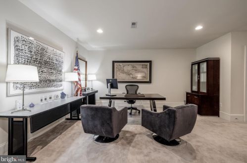 1456 Harvest Xing Dr, Mc Lean VA 22101-5651 exterior