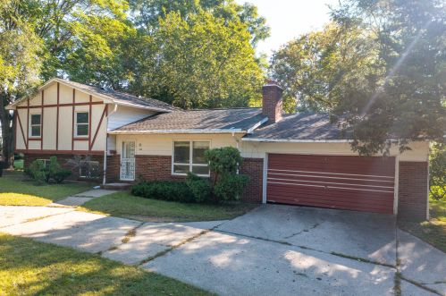 588 Yuba St, Meskegon, MI 49442-1143