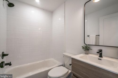 2139 6th St, Philadelphia PA 19122-1415 exterior