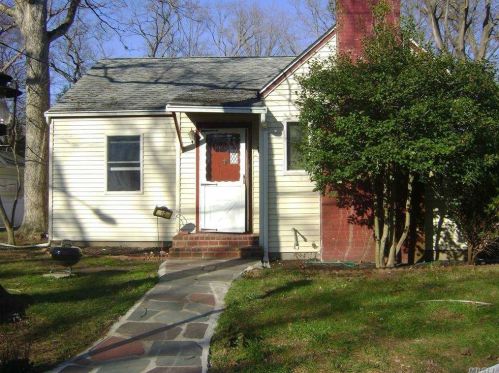 10 Birch Dr, Huntington Station NY 11746-3003 exterior