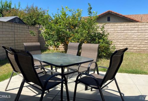 1341 Bottlebrush Pl, Oxnard CA 93030-5200 exterior