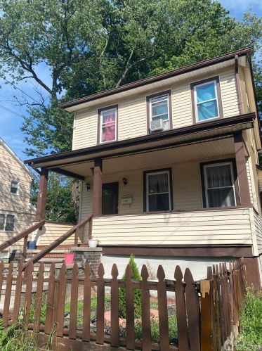 26 Becker Ter, Irvington NJ 07111-1311 exterior