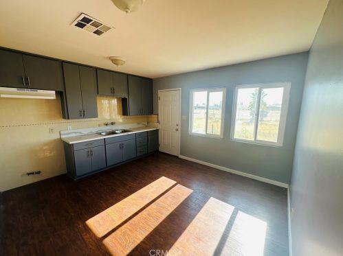 1723 Melody Ln, Bakersfield CA 93308-2224 exterior