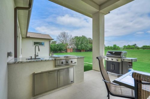 98 Lk Est Dr, Montgomery TX 77356-8066 exterior