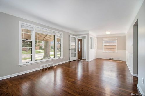 7307 Colonial St, Dearborn Heights, MI 48127-1741