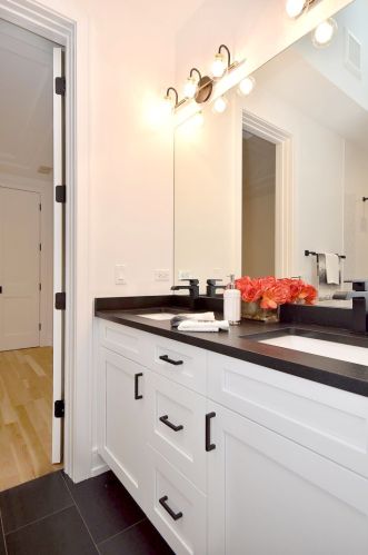 4841 Oakley Ave, Chicago IL 60659-5208 exterior