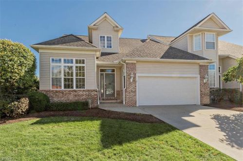 470 Dunbar Ln, Cleveland, OH 44143-3671